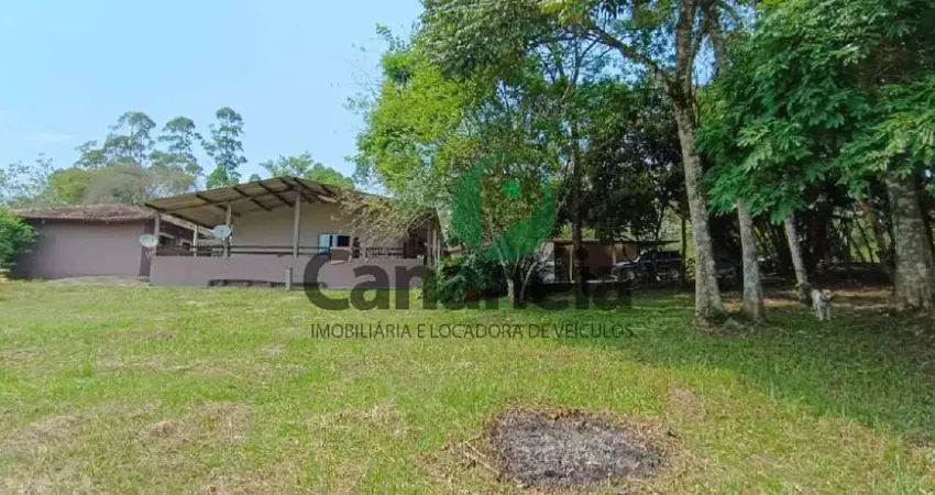 Sítio com 12.000 m2, ótima estrutura e preço de ocasião em Pariquera-Açu / SP