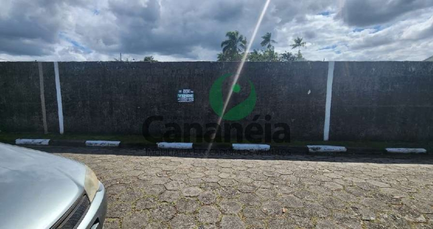 Terrenos com excelente localização para venda na Praça do Rocio - Cananéia - SP