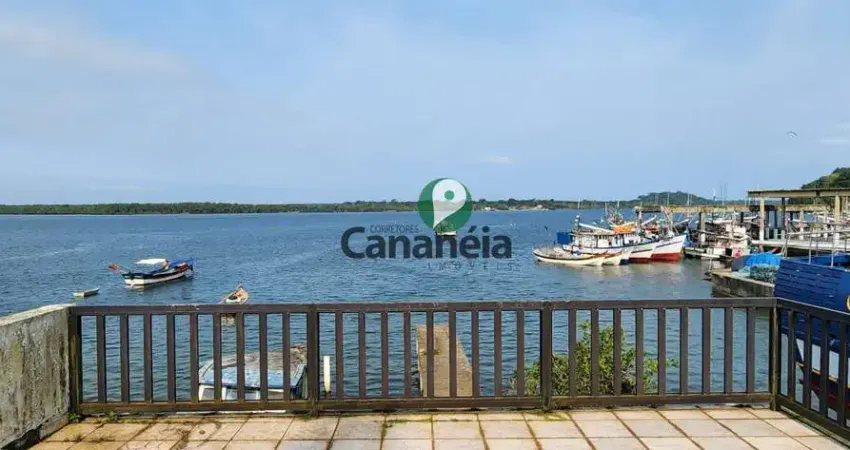 Excelente casa para venda no Centro Histórico - Cananéia/SP