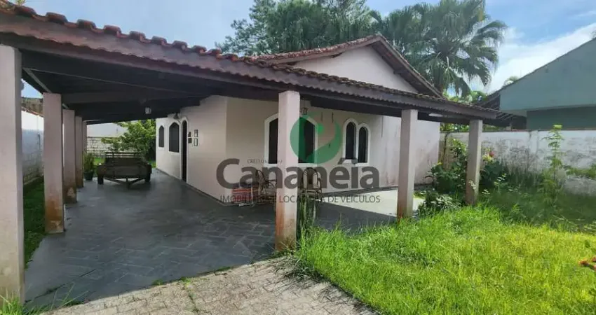 Casa para venda com 2 dormitórios no Bairro Retiro das Caravelas em Cananéia/SP