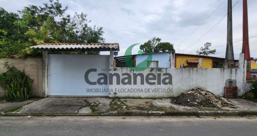 Casa com 2 dormitórios (1 suíte) para venda no Navegantes (Carijó) - Cananéia / SP