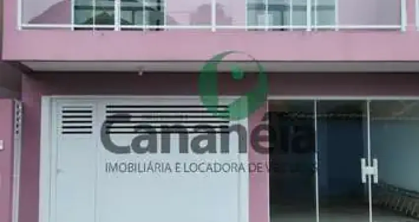 Casa nova para locação fixa anual  com 3 dormitórios (1 suíte) no Centro de Cananéia SP