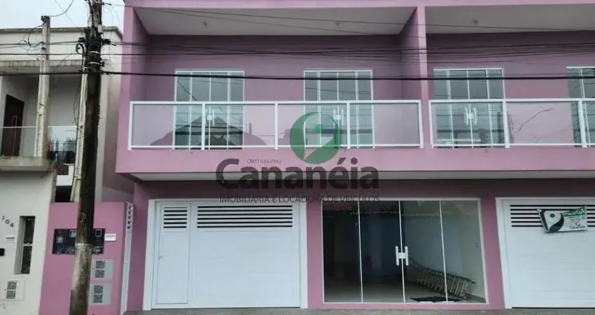 Casa nova para locação fixa anual com 3 dormitórios (1 suíte) no centro de cananéia sp