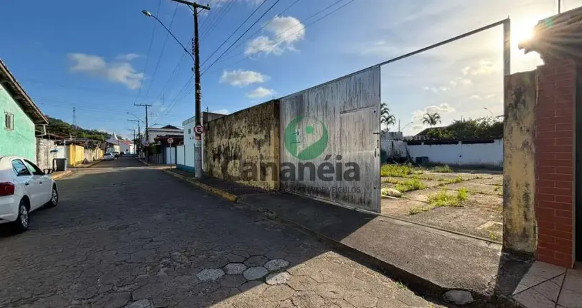 Terreno com 308 m2 no centro histórico de cananéia - litoral sul de sp