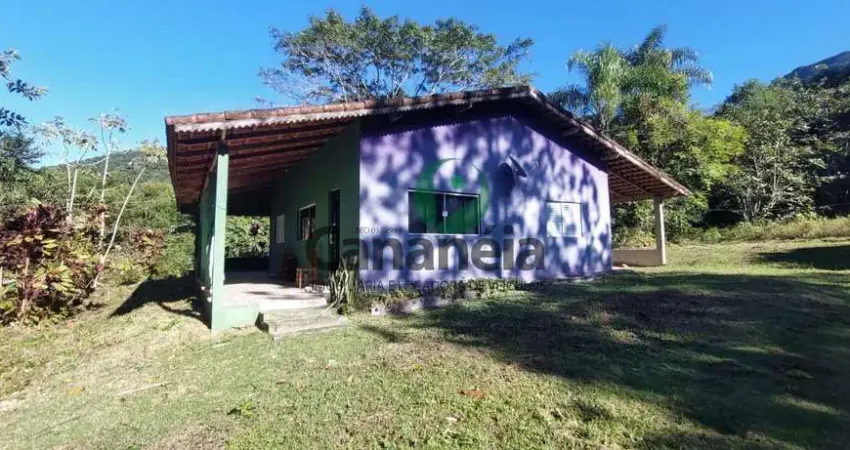 Sítio com 12.5 alqueires para venda com 2 casas (1 uma muito boa), rio - na estrada do ariri - cananéia / sp