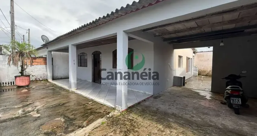 Casa à venda em Cananéia-SP, 3 dormitórios (1 suíte) no bairro Porto Cubatão