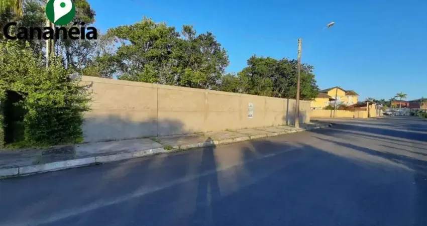 OPORTUNIDADE - VALOR REDUZIDO - Espetacular terreno de esquina com 1.175 m2 murado na Avenida Nina - Retiro das Caravelas - Cananéia / SP