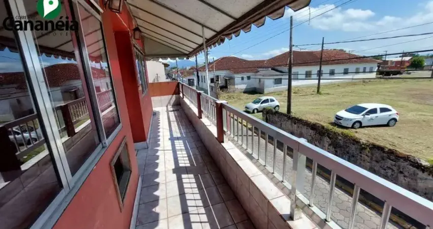 Casa 2 dormitórios para locação em sobreloja no centro - cananéia - litoral sul de sp