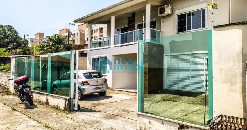 Casa Duplex Mobiliada com 4 Dormitórios, 189m², Serraria, São José, SC