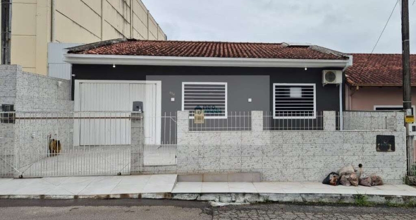 Casa a venda, 2 dormitórios sendo 1 suíte, 3 vagas, mobiliado, Forquilhas, São José/SC