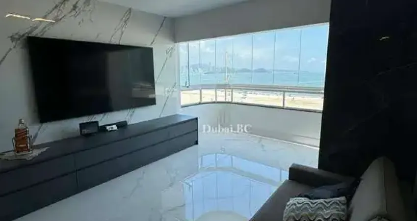 Apartamento finamente mobiliado e decorado frente mar em Balneário Camboriú.