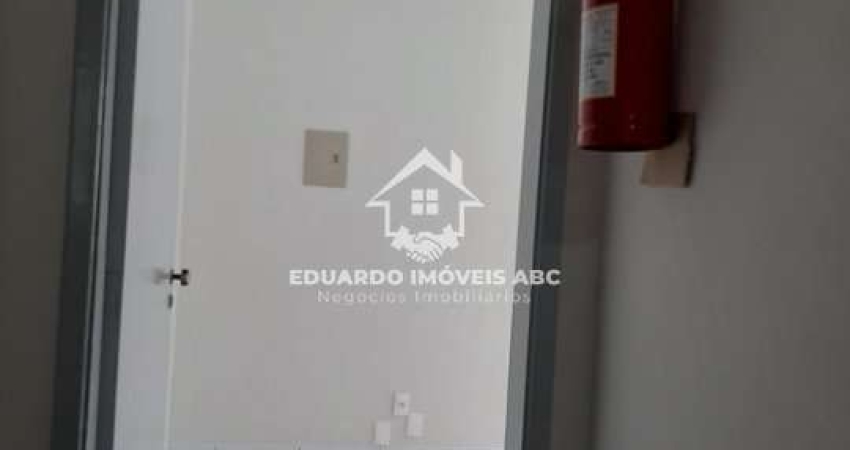 REF 6829. Sala com 30 m². Banheiro privativo. Ótima localização- Santo André