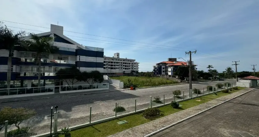 Apartamento vista livre, localizado apenas 100 metro da praia dos ingleses.
