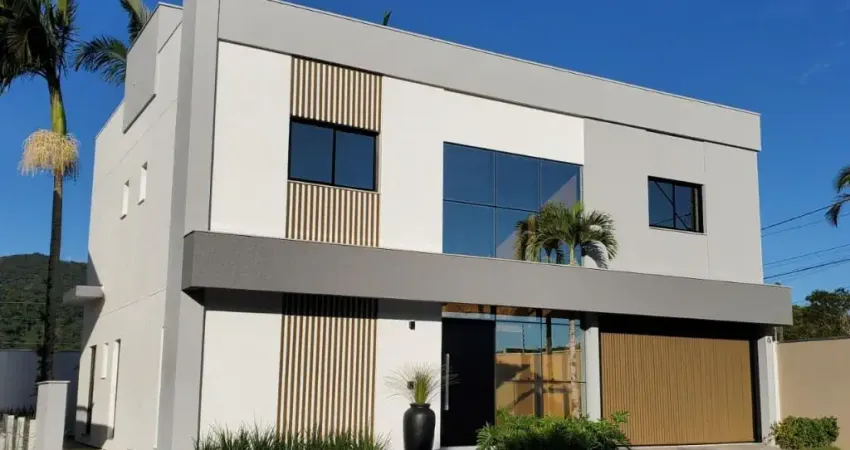 Sua Vida de Sonho Começa Aqui: Casa de Alto Padrão no Condomínio Boulevard da Barra, Balneário Camboriú!