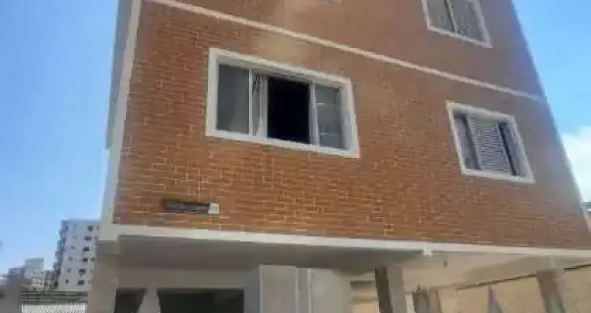 Oportunidade 02 dormitórios c suíte Vila tupy  (precinho )