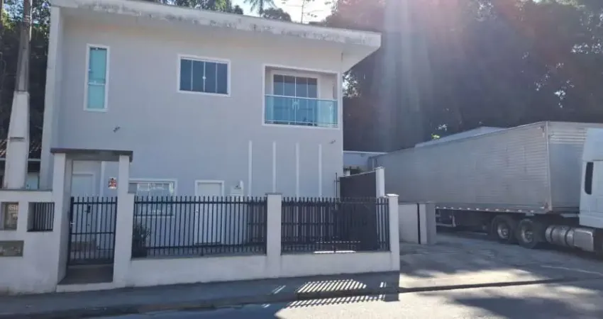 Casa comercial com 4 salas para alugar na Rua Américo Vespúcio, 560, Nova Brasília, Joinville
