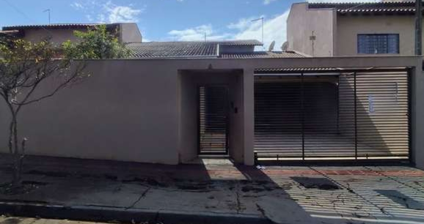 Casa a venda no Califórnia. Térrea. 3 Quartos (1 Suíte) + Edicula,