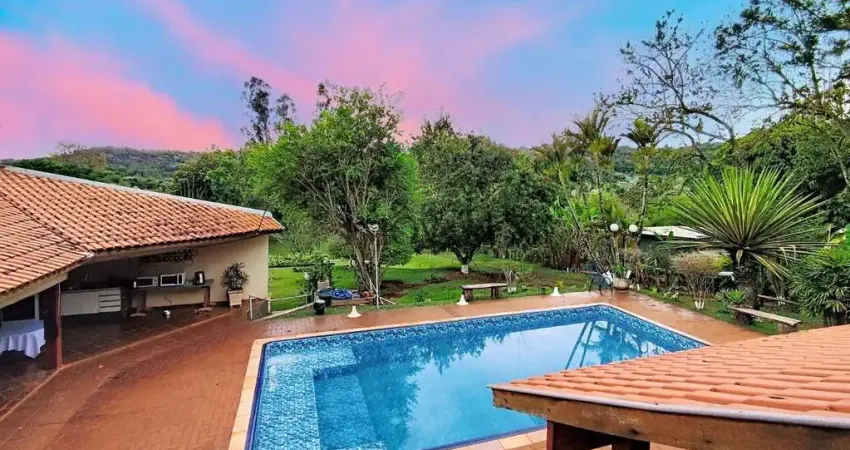 Chácara / sítio com 4 quartos à venda na Egídio Lici, 43, Cafezal, Londrina