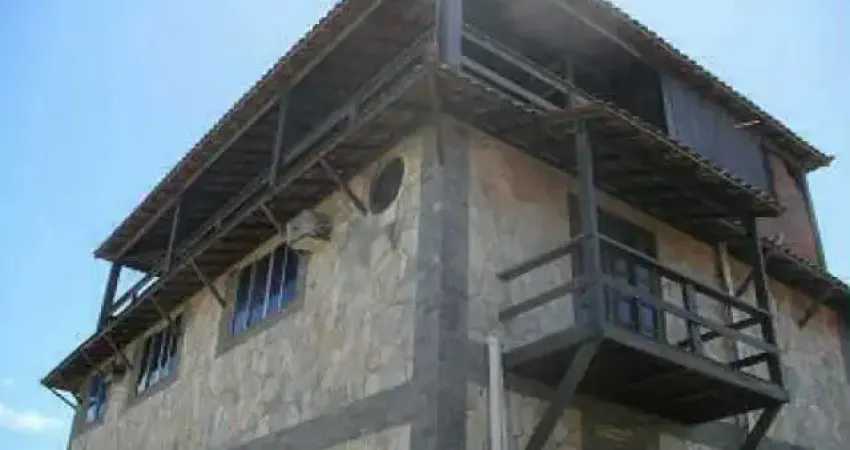 Prédio com 3 salas à venda na Avenida Maysa, Cordeirinho, Maricá