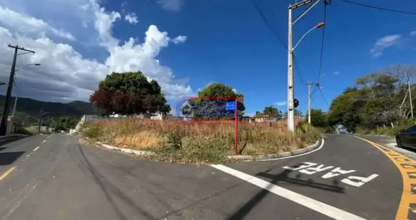 Terreno à venda na Rua Oitenta e Um, Jacaroá, Maricá