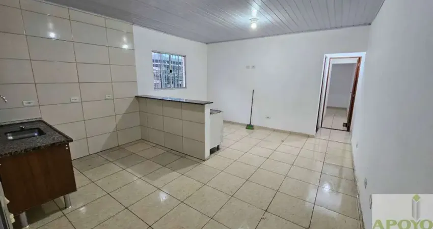 Casa com 2 dormitórios, sala, cozinha americana, banheiro,