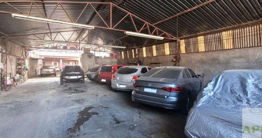 Galpão E CASA  com Pátio para Estacionamento na Região da Pedreira.