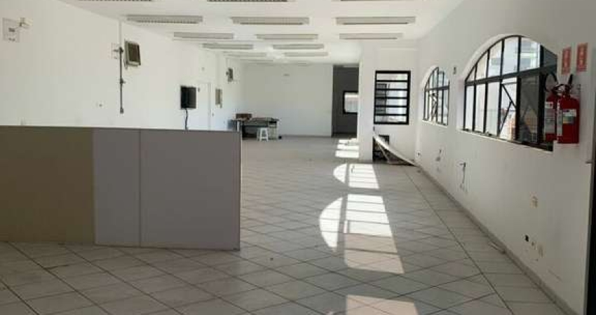 Prédio comercial Ipiranga com 200m² área livre + escritórios