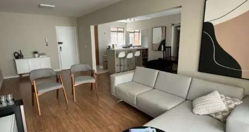 Apartamento decorado à venda no Água Verde, com 3 quartos e 2 vagas
