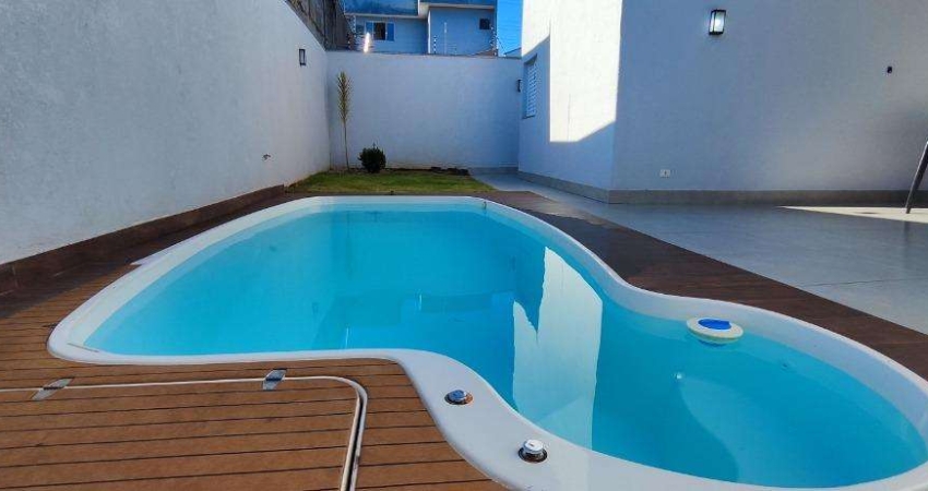 Casa à venda em Maringá, Jardim Três Lagoas, com 3 quartos, com 204 m²