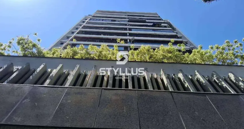 Apartamento para venda com 03 quartos, suíte, dependência completa, varandão e duas vagas na escritura.