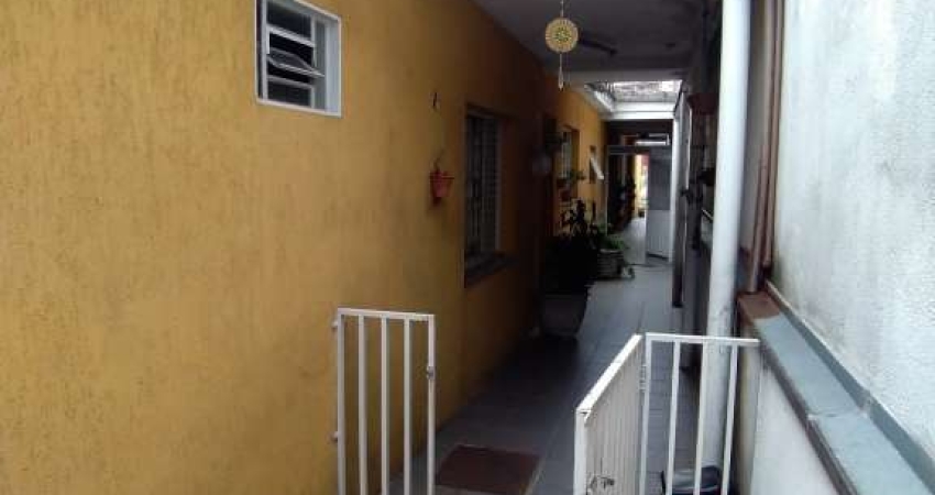 Venda | Casa térrea com 148m², 2 dormitórios, cozinha, 2 WC, quintal, Vila Pereira Cerca
