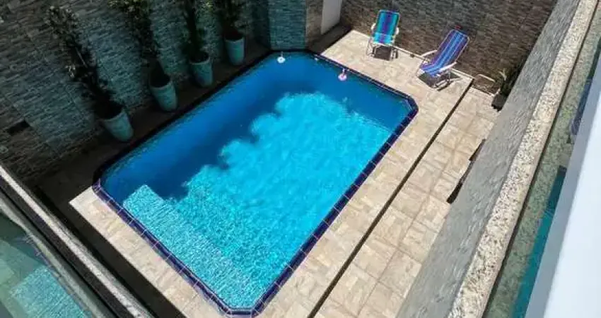Casa isolada com piscina a 60 metros da praia no jardim real, praia grande