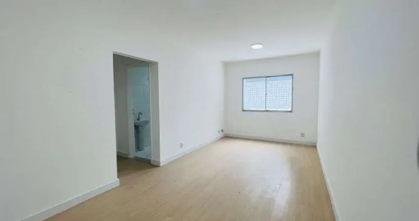 Apartamento com 2 dorm, próximo à feirinha da guilhermina — praia grande/sp