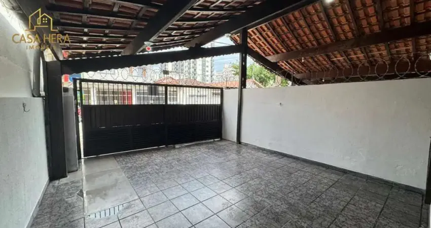 Casa Reformada a 300 Metros da Praia na Guilhermina com 3 Dormitórios e 2 Vagas