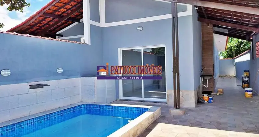 Casa com 03 Dormitórios e Piscina! Totalmente Revitalizada - Perto do Mar!