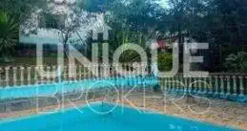 Casa com 8 quartos à venda na Avenida dos Ipês, 406, Chácaras Aracary, Várzea Paulista