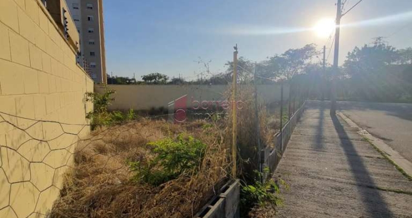 BELO LOTE DE ESQUINA À VENDA NO RESIDENCIAL SANTA GIOVANA EM JUNDIAÍ/SP
