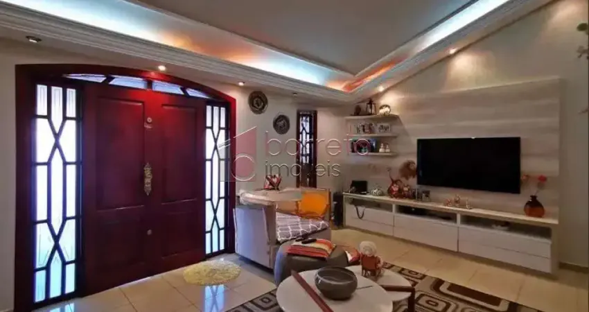 Casa a venda em jundiaí sp bairro jd pacaembu 280m² 3 dorms (1 suíte) salas amplas. cozinha planejada. área gourmet. 4 vgs!