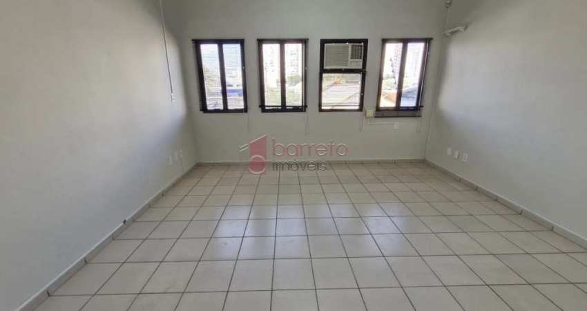 SALÃO COMERCIAL EM PISO SUPERIOR PARA LOCAÇÃO NO VIANELO - JUNDIAÍ/SP