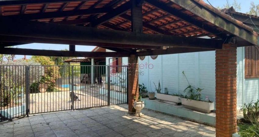 BELÍSSIMA CASA À VENDA NO CONDOMÍNIO TEREZA CRISTINA - MEDEIROS - JUNDIAÍ/SP