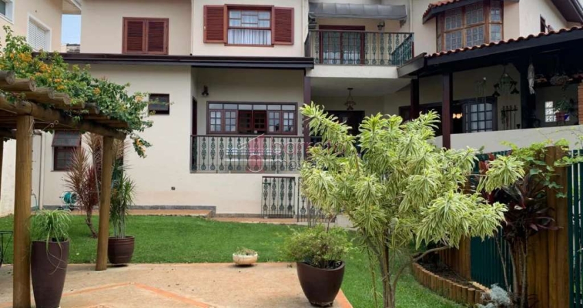 CASA À VENDA COM 4 DORMITÓRIOS SENDO 1 SUITE NO CONDOMÍNIO PORTAL DO PARAÍSO I EM JUNDIAÍ/SP