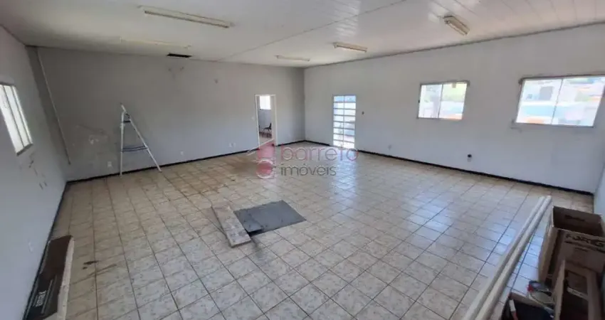 Sala comercial em piso superior para locação na colônia - jundiaí/sp