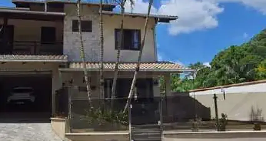 CASA DE DOIS PAVIMENTOS COM 4 DORMITÓRIOS SENDO 2 SUÍTES  (1 MASTER)