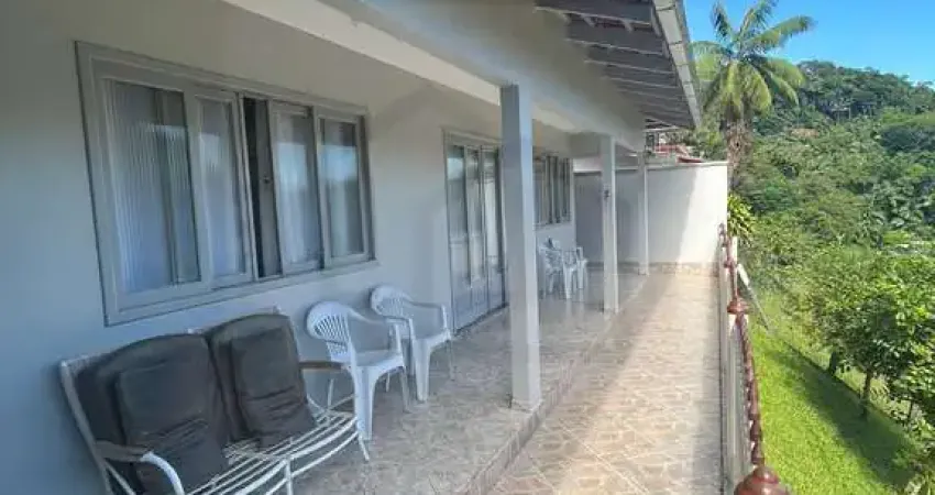 CASA SEMI MOBILIADA COM 3 DORMITÓRIOS SENDO 1 SUÍTE