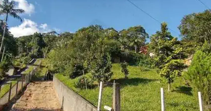 CASA COM 3 DORMITÓRIOS, TERRENO DE 2.160M² OPORTUNIDADE DE INVESTIMENTO