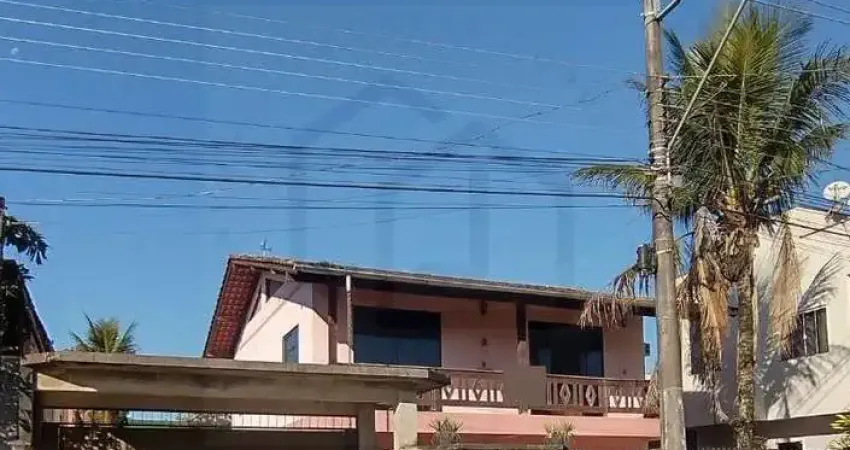 AMPLA CASA DE COM 4 DORMITÓRIOS, PISCINA, POMAR E ÁREA DE FESTA.
