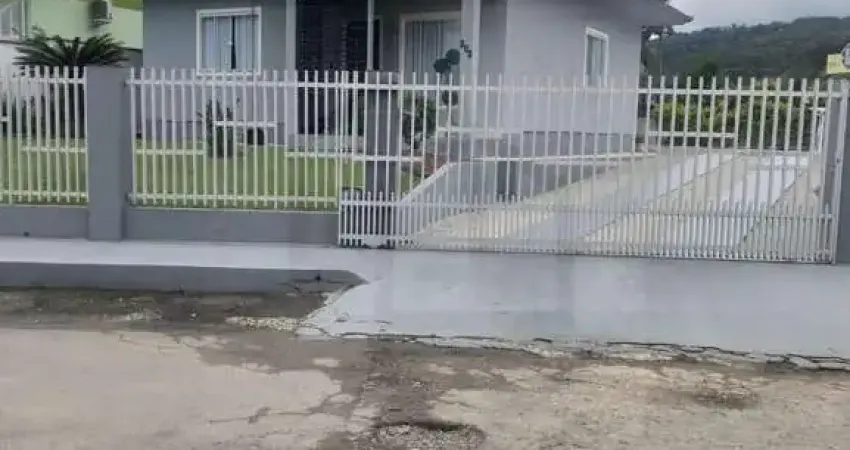 INCRÍVEL CASA COM AMPLO TERRENO DE 2 DORMITÓRIOS