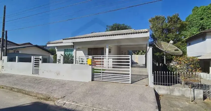 CASA SEMI MOBILIADA COM 3 DORMITÓRIOS SENDO 1 SUÍTE