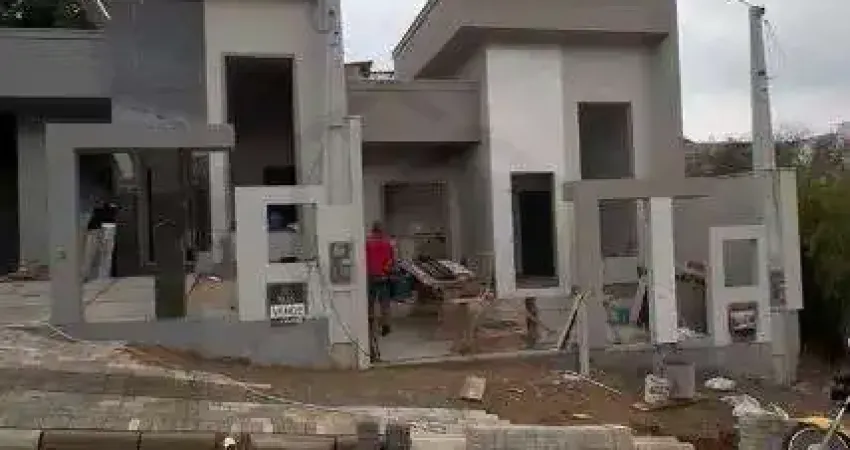 LINDA CASA GEMINADA COM 3 DORMITÓRIOS SENDO 1 SUÍTE