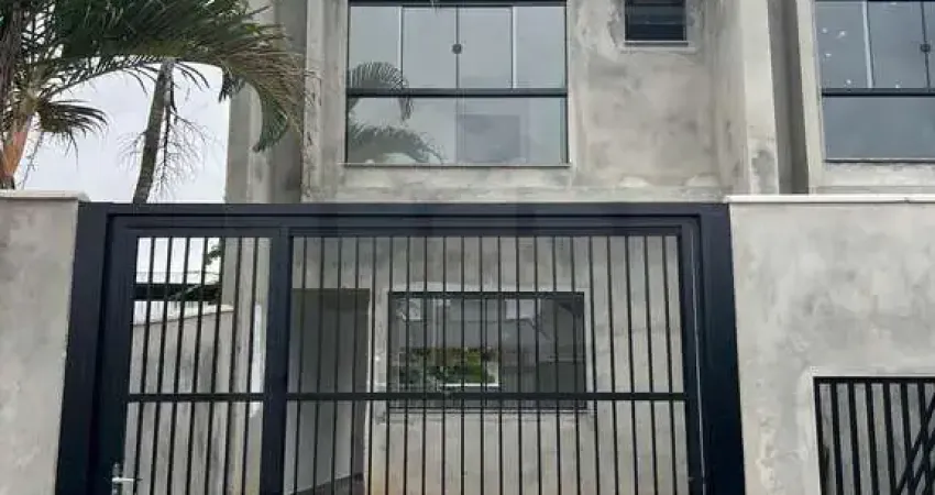 LINDA CASA GEMINADAD DE 3 DORMITÓRIOS SENDO 1 SUÍTE
